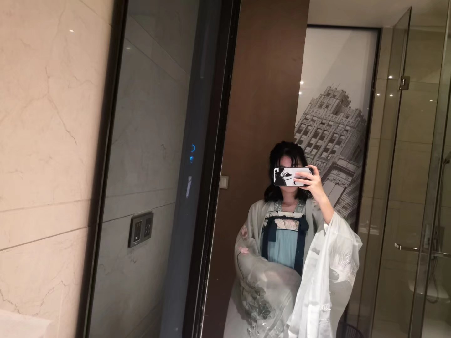 穿汉服的臭美照片